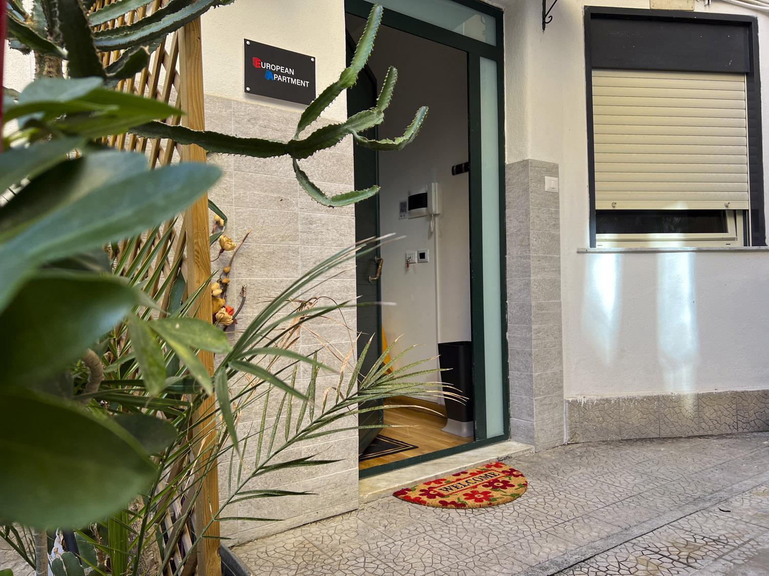 European Apartment - Town Center Self Check-In 卡塔尼亚 外观 照片